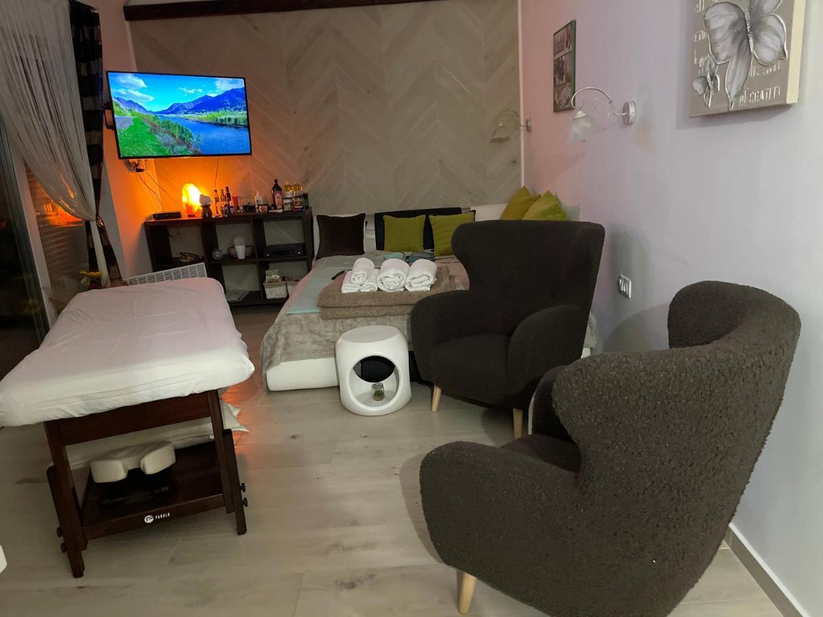 Regina Delux Apartman Gyula Extérieur photo