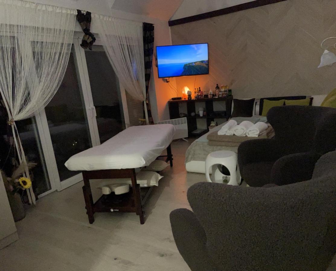 Regina Delux Apartman Gyula Extérieur photo