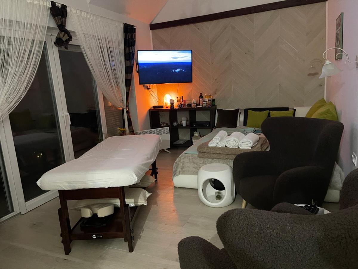 Regina Delux Apartman Gyula Extérieur photo