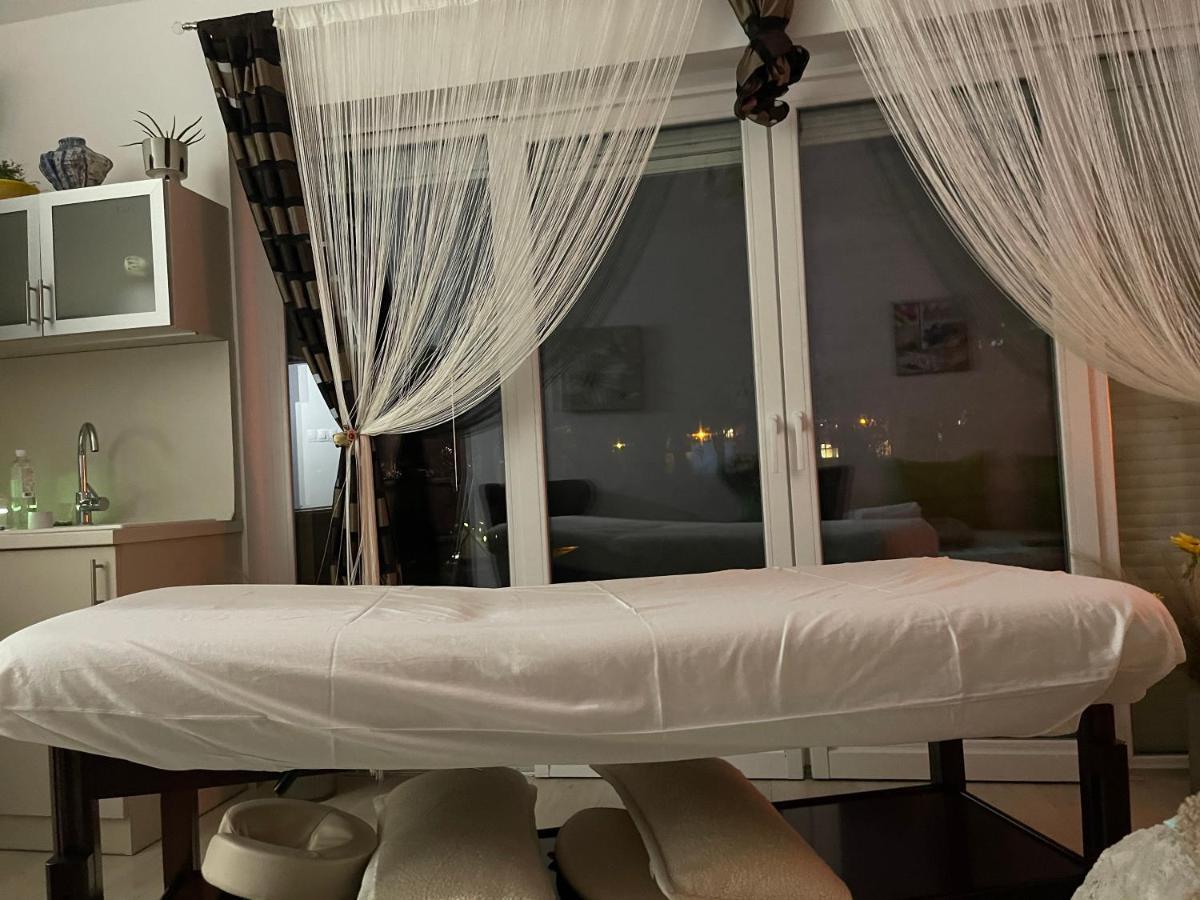 Regina Delux Apartman Gyula Extérieur photo