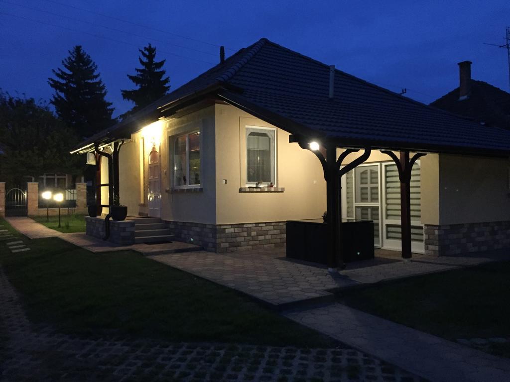 Regina Delux Apartman Gyula Extérieur photo