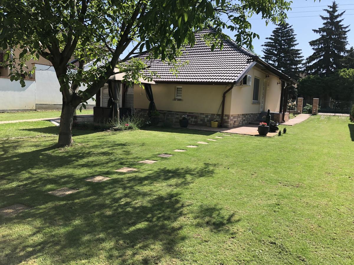 Regina Delux Apartman Gyula Extérieur photo