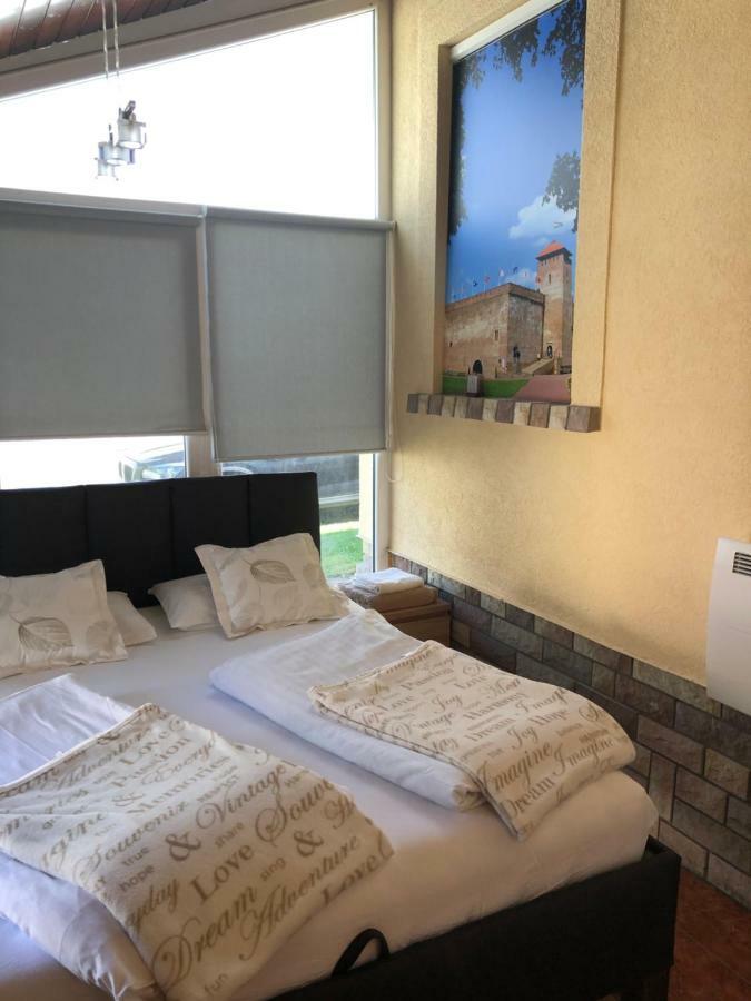 Regina Delux Apartman Gyula Extérieur photo
