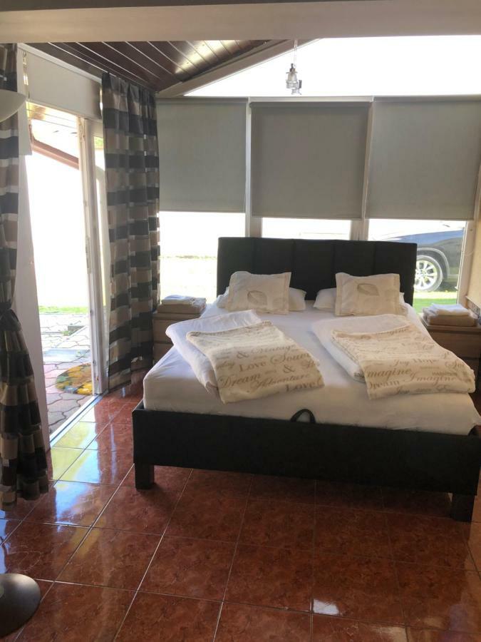 Regina Delux Apartman Gyula Extérieur photo