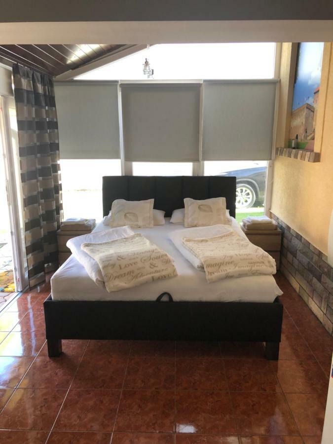 Regina Delux Apartman Gyula Extérieur photo